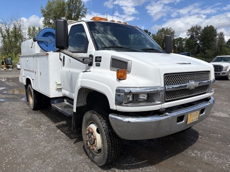 2006-chevrolet-c4500-4x4-service-truck-image-2