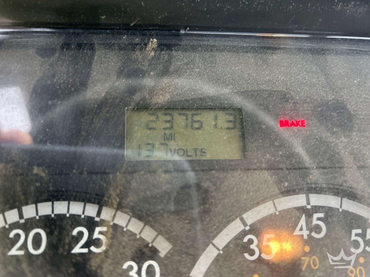 2009-freightliner-m2-106-image-6