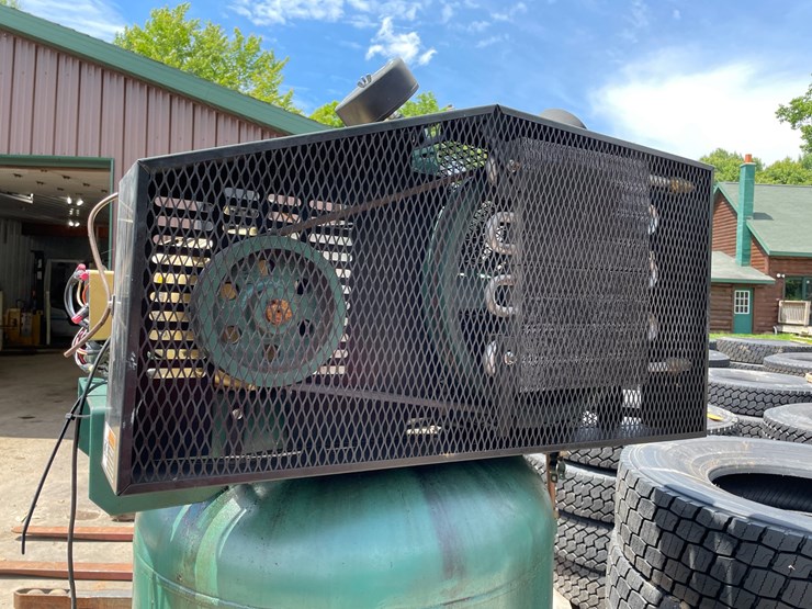 #6077-•-champion-air-compressor-image-4