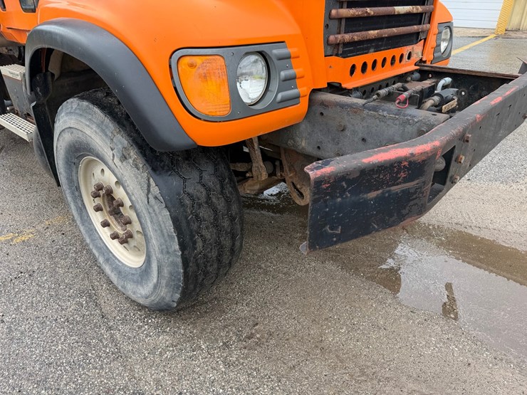 #1471-•-2003-mack-713v-granite-tri-axle-dump-truck-image-36