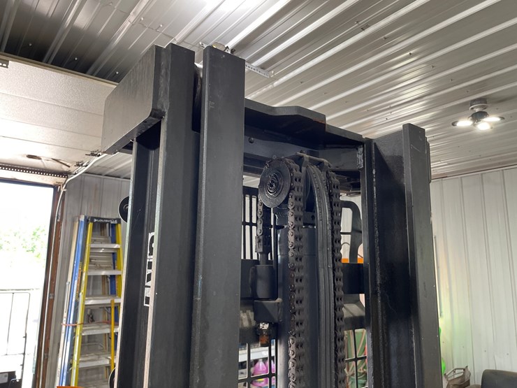 #6062-•-raymond-electric-pallet-stacker-image-12