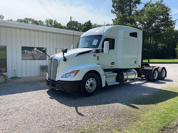 2022-kenworth-t680-image-2