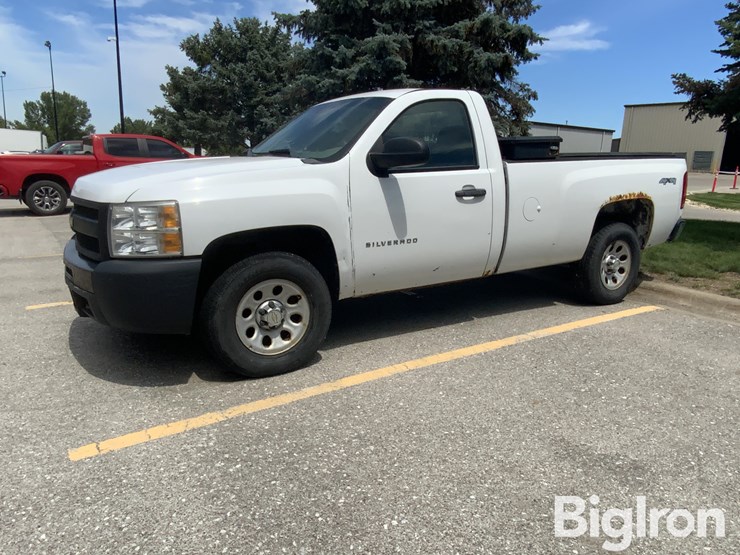 2013-chevrolet-silverado-1500-image-1
