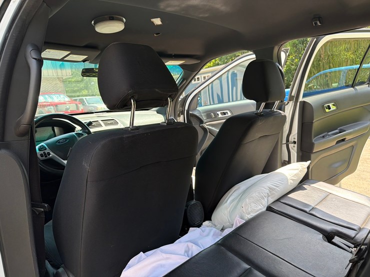 2012-ford-explorer-image-38