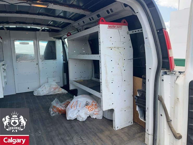2014-gmc-savana-cargo-van-image-21