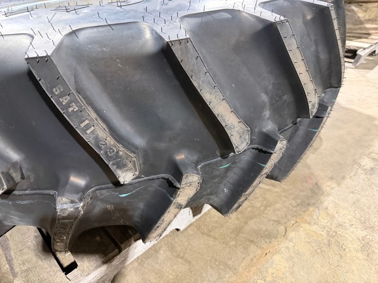 #1474-•-unused-18.4-30-tractor-tire-on-16"-massey-ferguson-wheel-image-3
