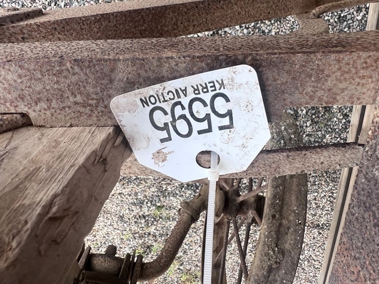#5595-•-john-deere-wooden-draper-spreader-image-10