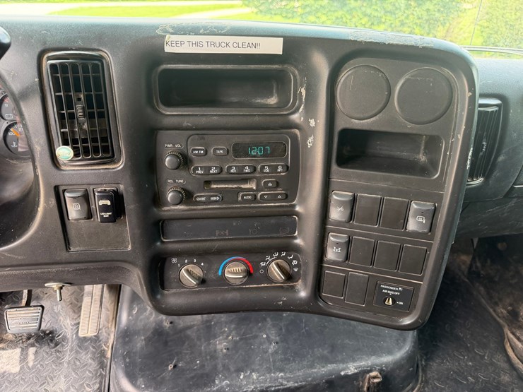 #1487-•-2004-gmc-c4500-flatbed-form-truck-image-41