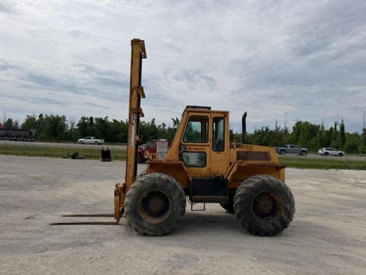 lift-king-4x4-rough-terrain-forklift-image-6