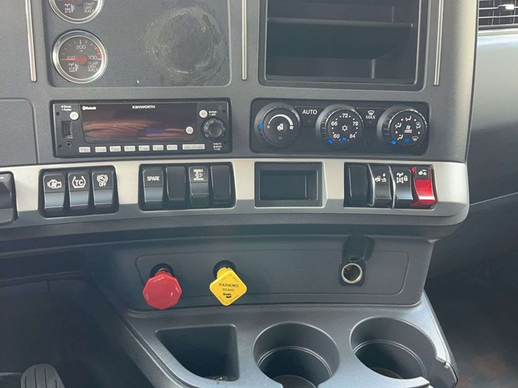 2022-kenworth-t680-image-23