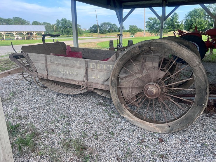 #5595-•-john-deere-wooden-draper-spreader-image-7