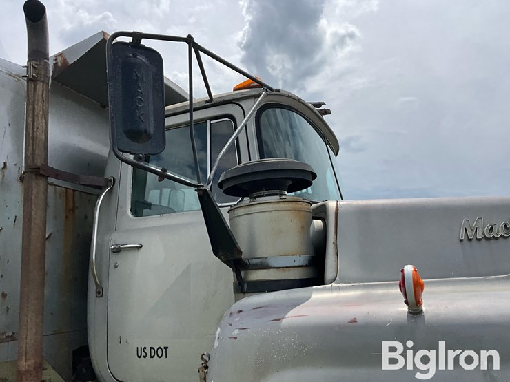 1977-mack-dm685-image-16