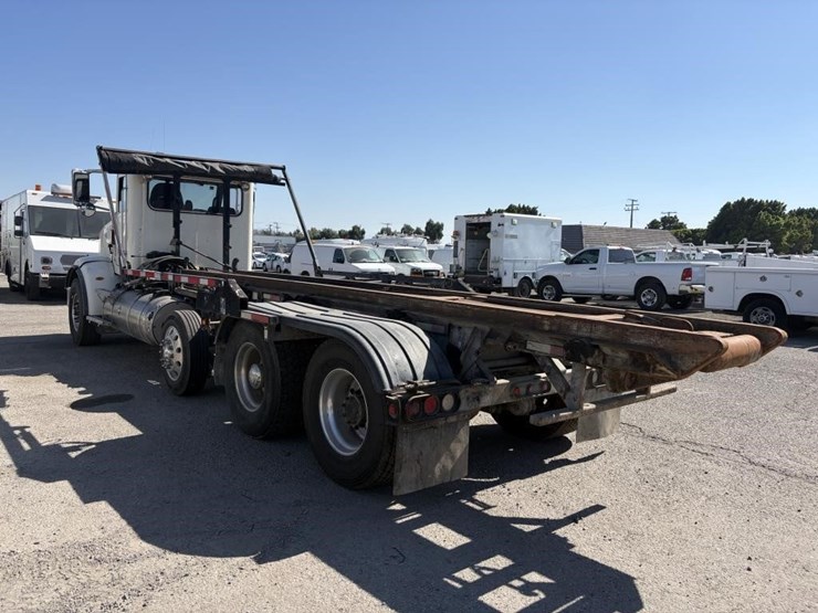 2015-peterbilt-365-image-4