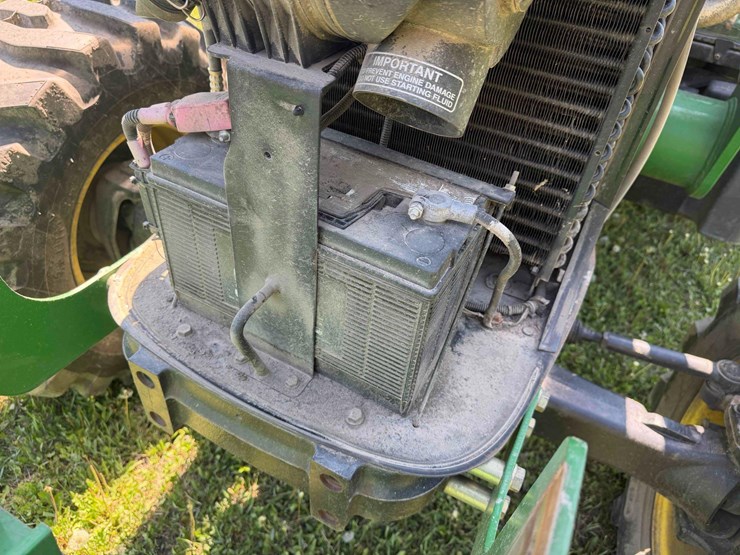 2011-john-deere-5101e-image-18