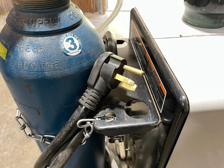 #7108-•-hobart-iron-man-240-wire-feed-welder-image-5