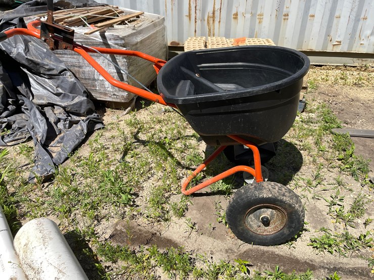 #7115-•-agri-fab-lawn-spreader-image-4