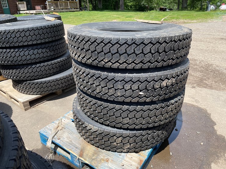 #6518-•-set-of-(4)-semi-tires-image-2