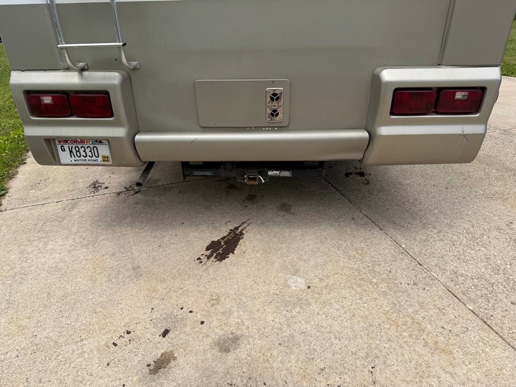 #1490-•-2001-winnebago-adventurer-image-24