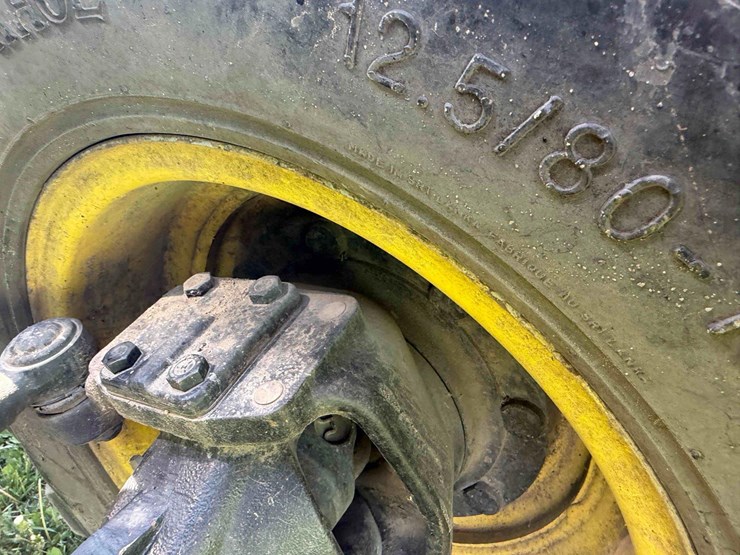 2011-john-deere-5101e-image-12