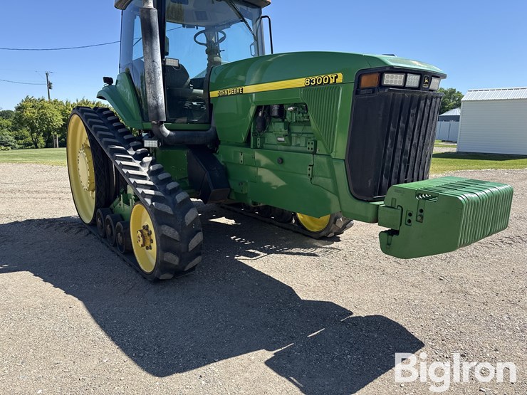 1997-john-deere-8300t-image-11