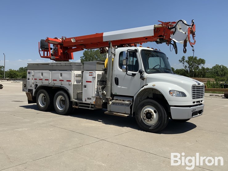 2013-freightliner-m2-106-image-3