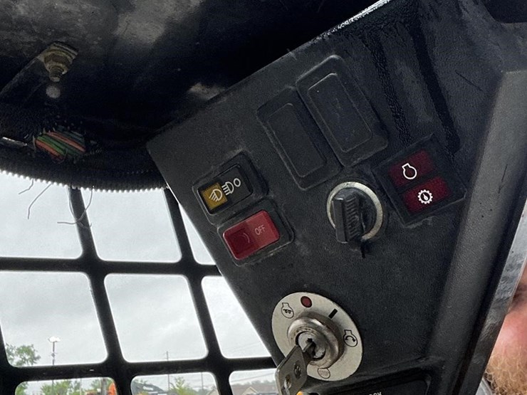 2013-bobcat-s70-image-14
