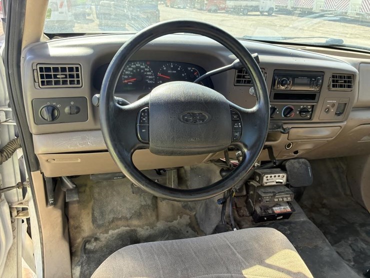 2002-ford-f550-image-31