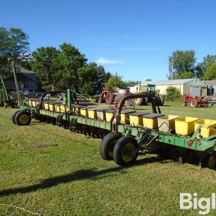 JOHN DEERE 7100