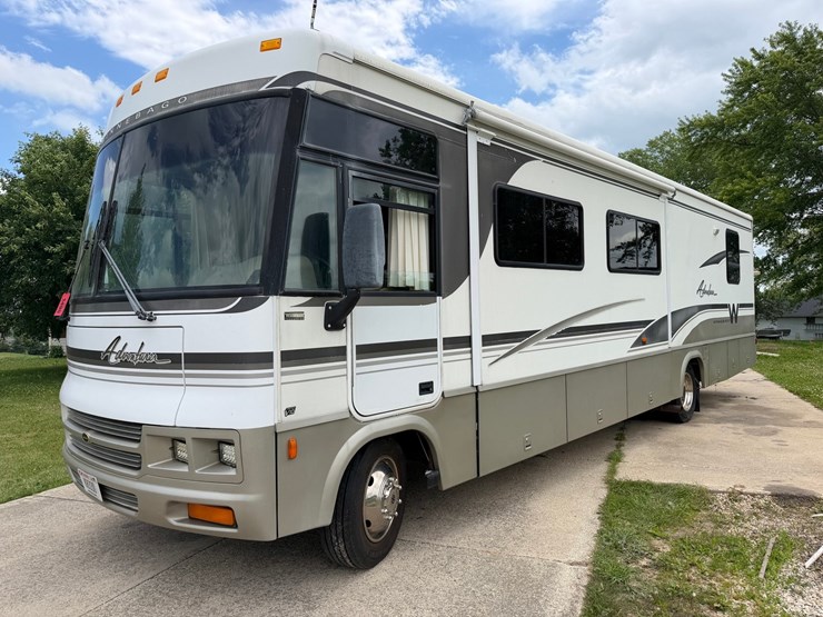 #1490-•-2001-winnebago-adventurer-image-2