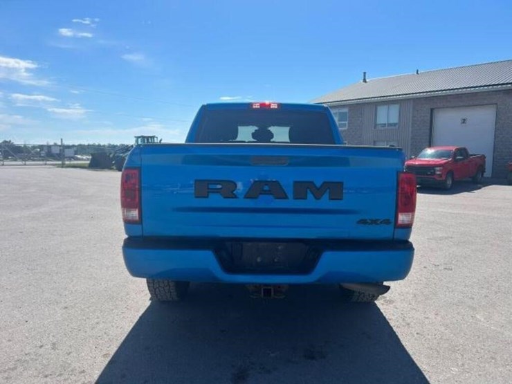2021-ram-1500-classic-image-7