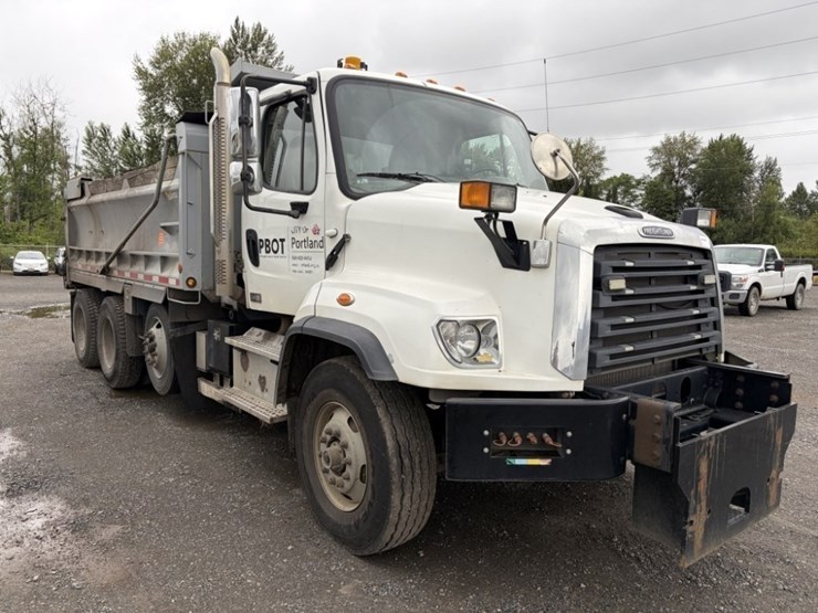 2018-freightliner-114sd-image-2