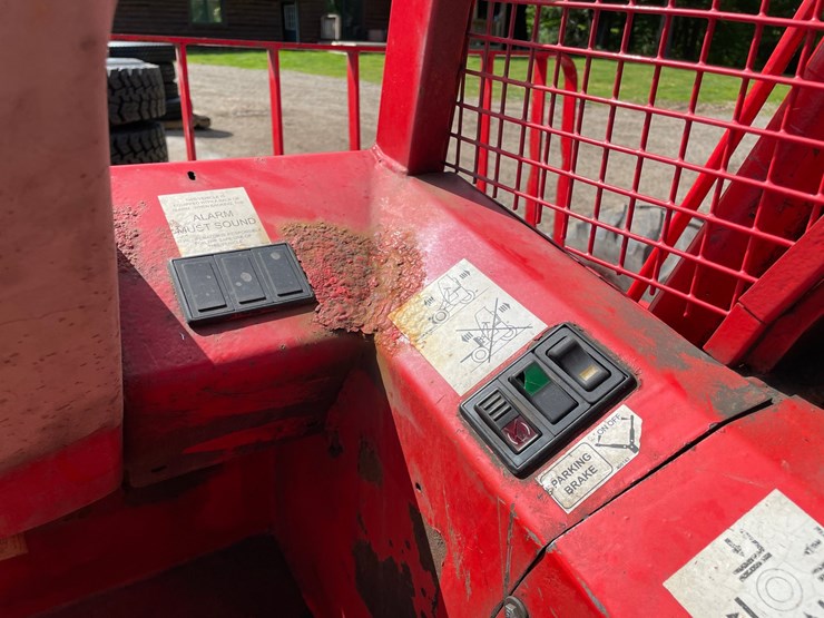 #6052-•-manitou-piggyback-forklift-image-24