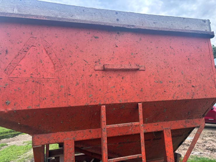 #2221-•-korhumel-industries-6072-fertilizer-gravity-wagon-image-10