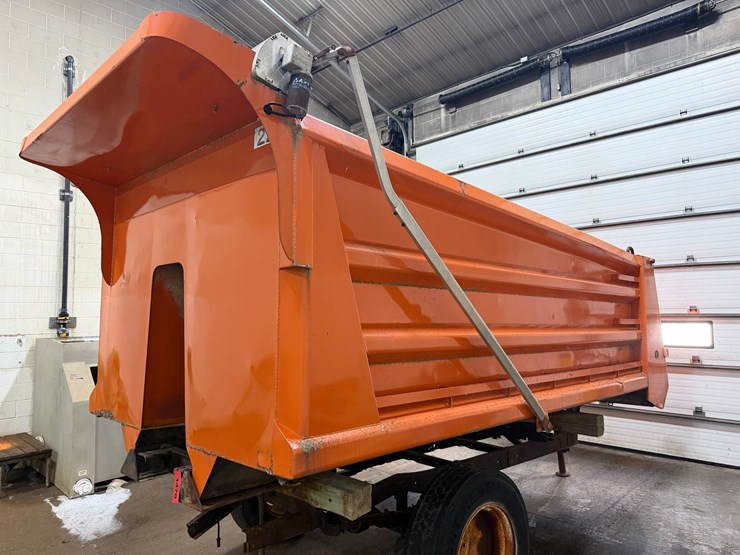 #1470-•-heil-16'-dump-body-w/-lift-cylinder-image-1