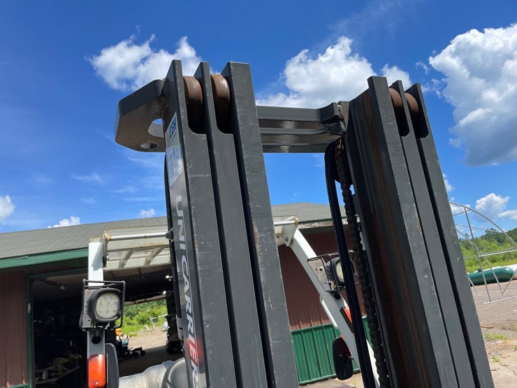 #6068-•-2016-5000lb-unicarriers-lp-forklift---low-hours!-image-12