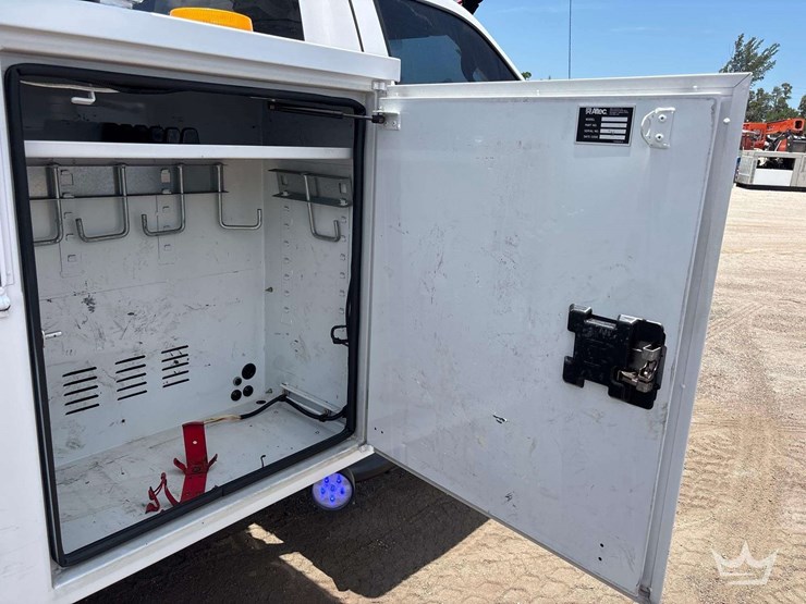 2016-ford-f550-image-23