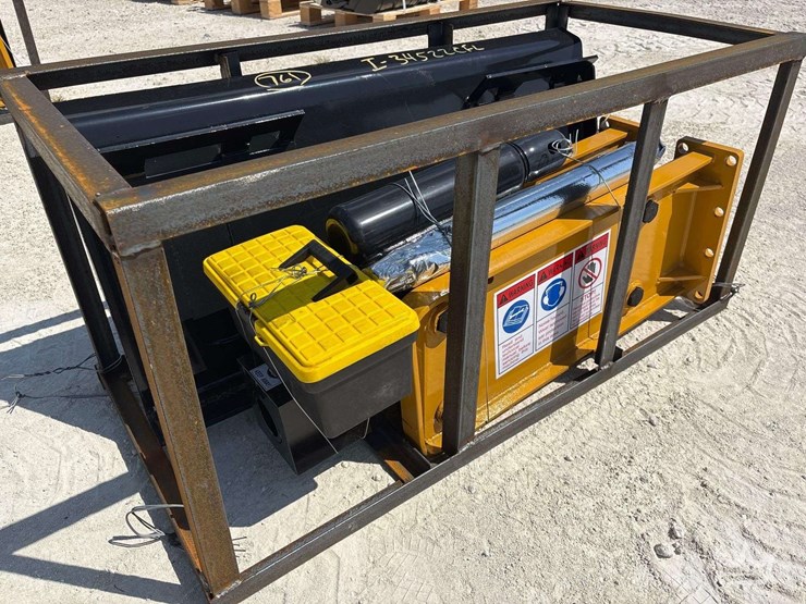 2026-agt-sshh680-hydraulic-breaker-skid-steer-attachment-image-1