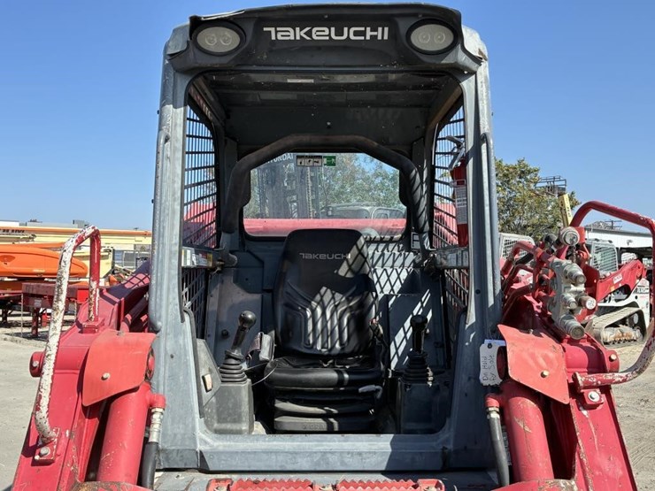 2016-takeuchi-tl12-image-15