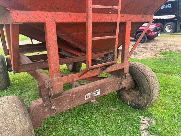 #2221-•-korhumel-industries-6072-fertilizer-gravity-wagon-image-9