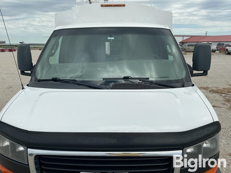 2017-utility-van-image-19