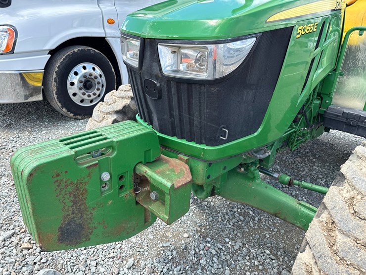 2018-john-deere-5065e-image-9