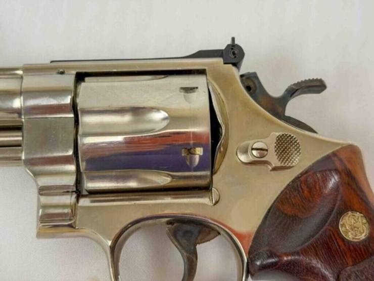smith-&-wesson-revolver-image-3