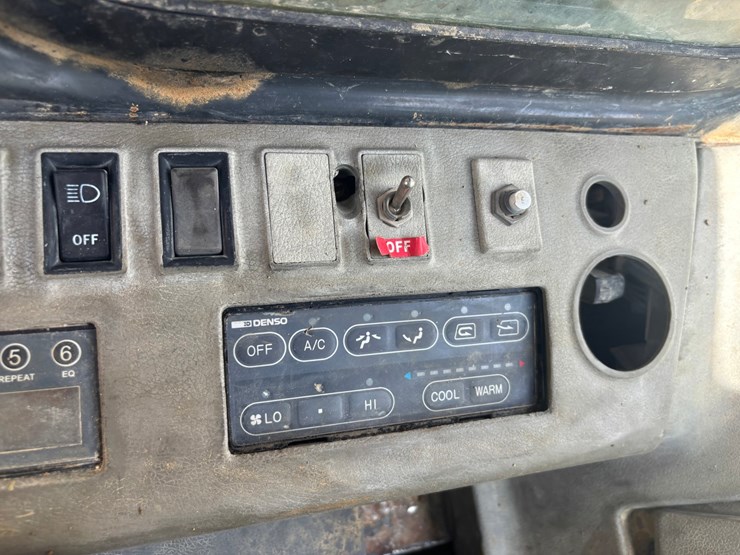 komatsu-pc200-lc-6le-image-75