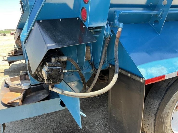 2014-versa-v-bottom-spreader-trailer-image-13