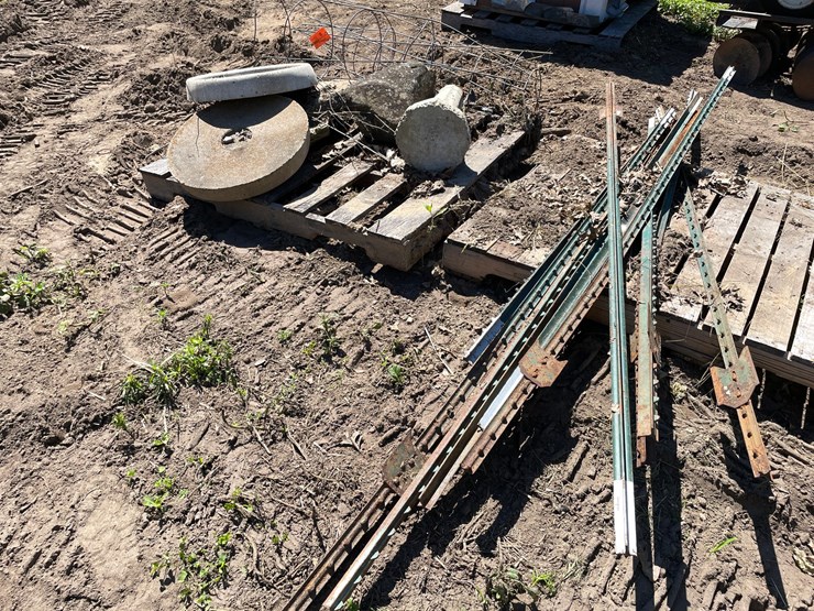#7137-•-t-posts,-concrete-steps,-and-more-image-2