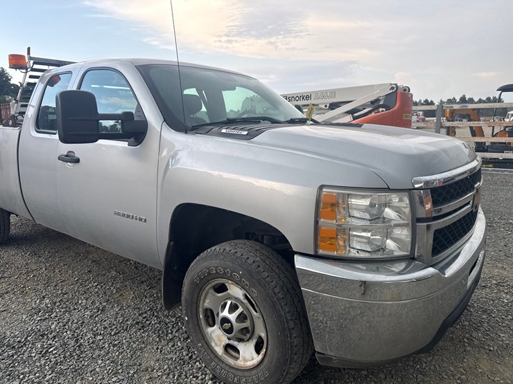 2013-chevrolet-2500-image-33