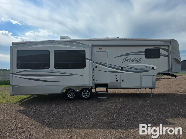 2014-forest-river-silverback-29refw-5th-wheel-camper-image-4