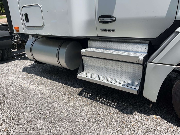 2022-kenworth-t680-image-6
