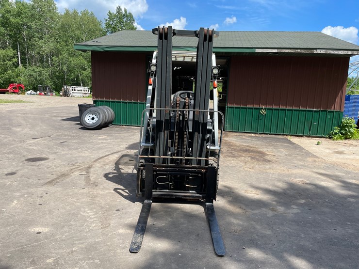 #6068-•-2016-5000lb-unicarriers-lp-forklift---low-hours!-image-8