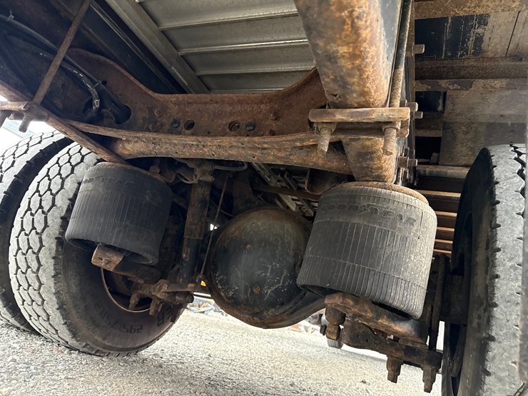2011-international-durastar-4300-image-45